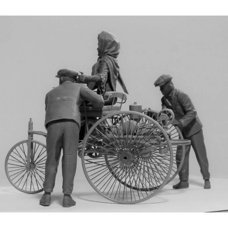 ICM: Benz Patent-Motorwagen 1886 With Mrs. Benz & Sons In 1:24 2 ICM: Benz Patent-Motorwagen 1886 With Mrs. Benz & Sons In 1:24 – Image 2