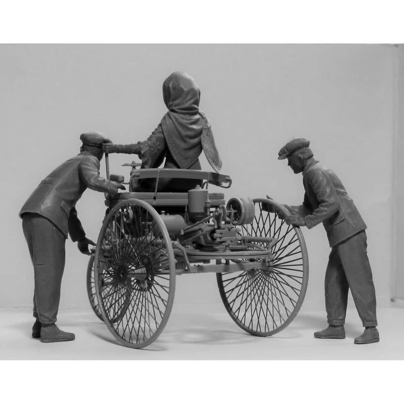 ICM: Benz Patent-Motorwagen 1886 With Mrs. Benz & Sons In 1:24 4 ICM: Benz Patent-Motorwagen 1886 With Mrs. Benz & Sons In 1:24 – Image 4