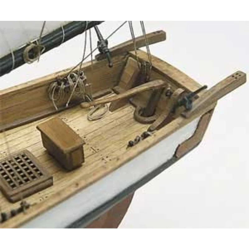 Mamoli Maquette Bateau Newport 2 Mamoli Maquette Bateau Newport – Image 2