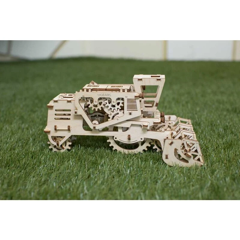 UGEARS Maquette Moissonneuse-batteuse 8 UGEARS Maquette Moissonneuse-batteuse – Image 8