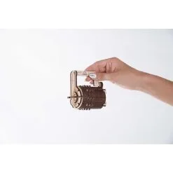 UGEARS Serrure à Combinaison 32 UGEARS Serrure à Combinaison -Maquettes en métal Soldes ugears 8412029 serrure a combinaison 14